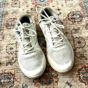 Vionic walking shoes